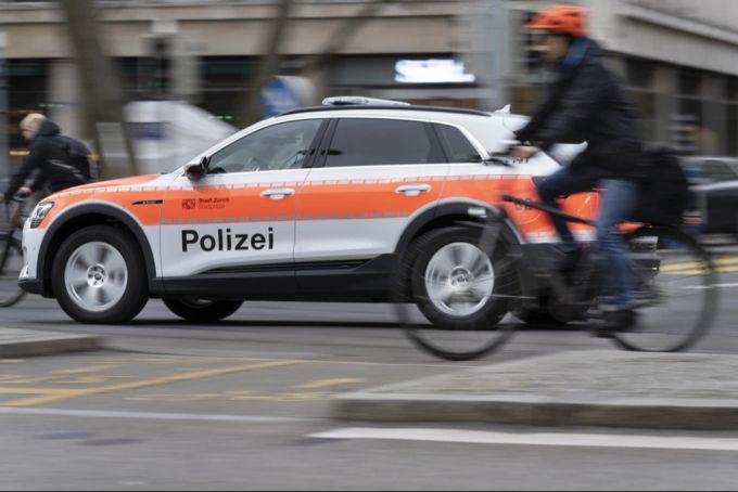 Die Stadtpolizei Zürich führt regelmässige Kontrollen durch. Auch auf der Hohlstrasse. Stadtpolizei Zürich