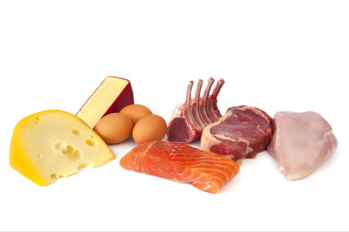 Tierische Proteinquellen setzen sich aus einer bunten Kombination essenzieller Aminosäuren zusammen. Fleisch Eier Käse Fisch