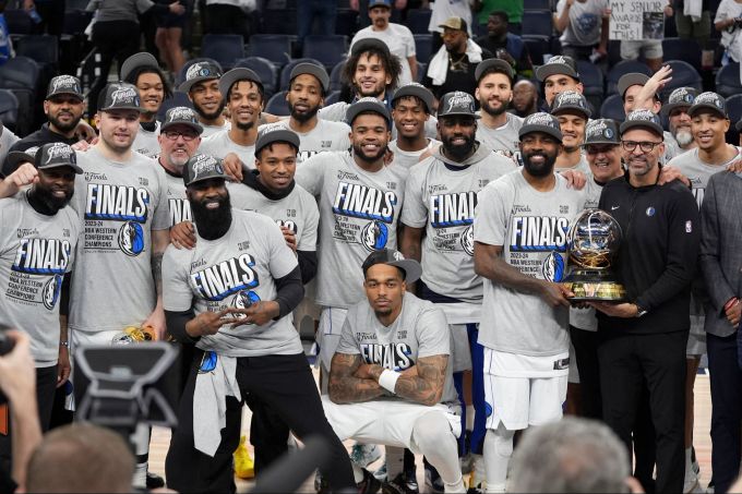 Die Dallas Mavericks gewinnen die Western Conference der NBA. NBA