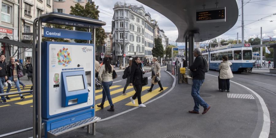 In Zürich kostet eine Tramfahrt 2.80 Franken.