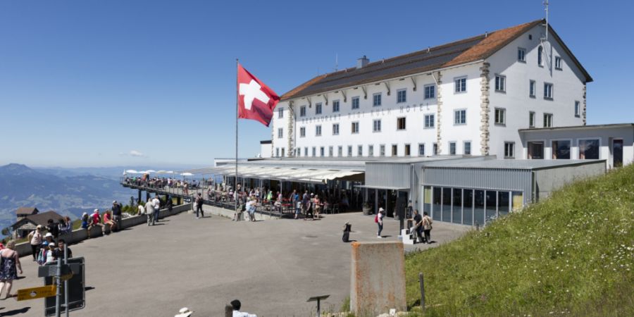 In der Schweiz sind die Übernachtungszahlen im August gegenüber dem Vorjahresmonat um 1,9 Prozent gesunken. Vor allem aus Asien sind weniger Touristinnen und Touristen angereist.(Symb...