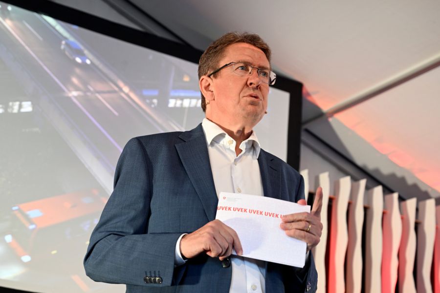 Bundesrat und Verkehrsminister Albert Rösti will mit dem Projekt «Verkehr 45» das Schienen- und Strassennetz ausbauen. Dafür sind Investitionen von 50 Milliarden Franken geplant.