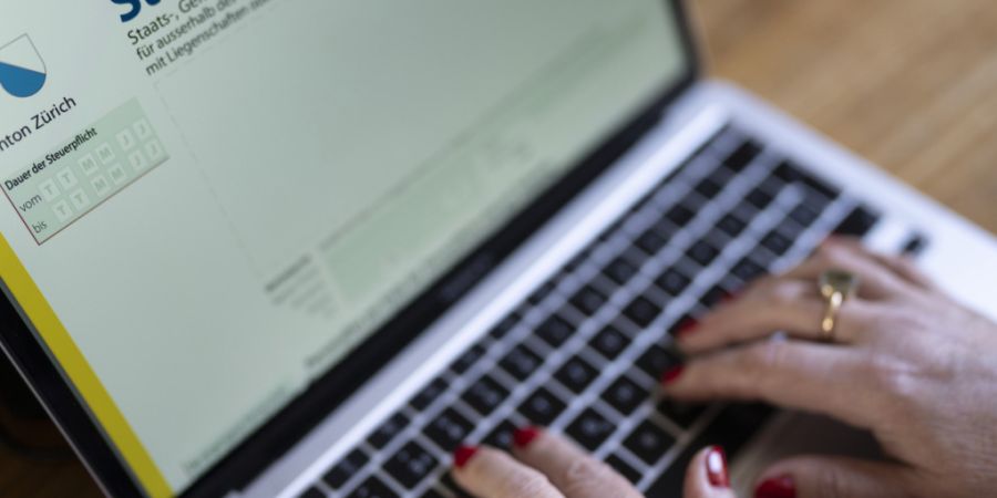 Wenn der Kanton unerwartet hohe Überschüss verbucht, sollen die Steuerpflichtigen weniger bezahlen müssen. Dies forderte die «Steuerrabatt-Initiative», die der Regierungsrat ablehnt....
