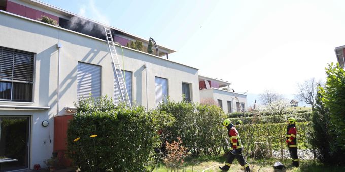 Brand in einem Reihenhaus in Risch. Brand in Risch