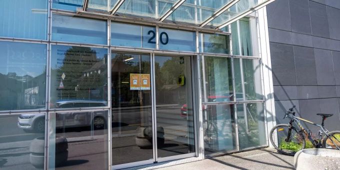 Eingang zur Staatsanwaltschaft Berner Jura-Seeland an der Laendtestrasse 20 in Biel. Staatsanwaltschaft