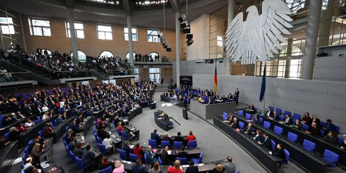 Bundestag - Sondersitzung zur Grundgesetzänderung. bundestag