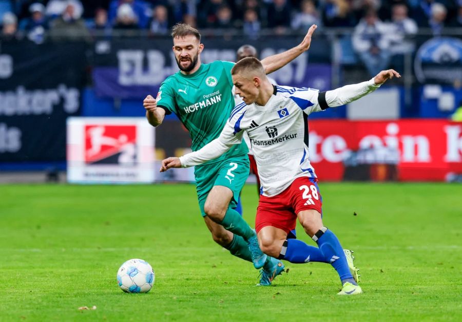 Miro Muheim (rechts) ist beim HSV gesetzt.