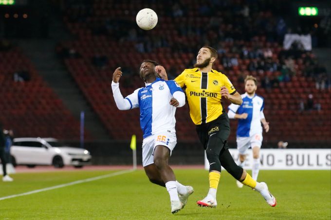 Jaouen Hadjam (YB) gegen Nestory Irankunda (GC) in der Super League. YB GC Super League