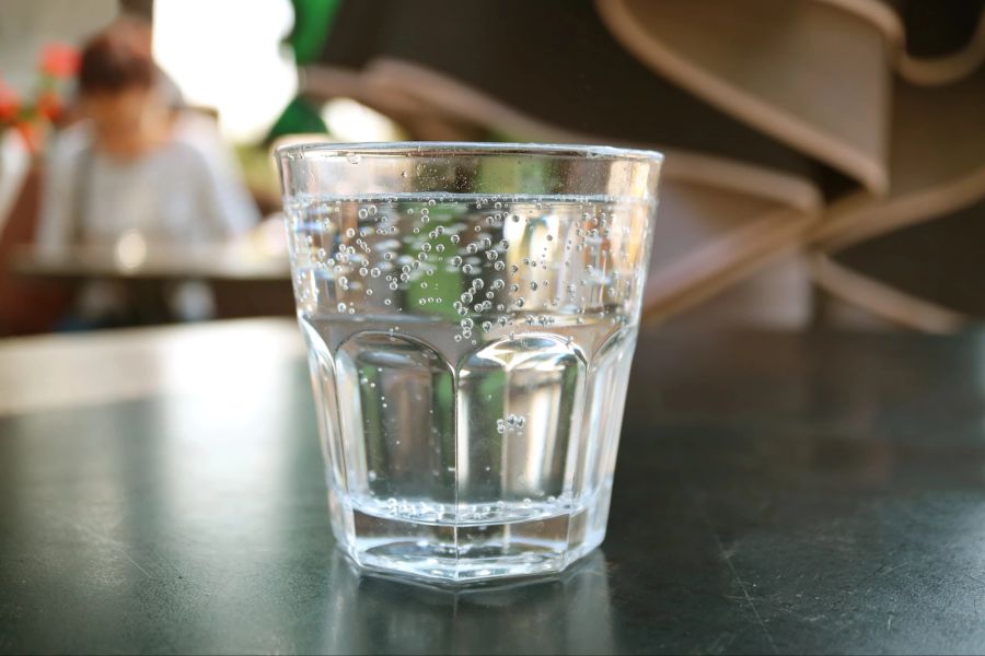 Glas mit Wasser