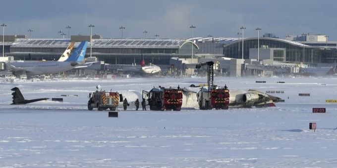 In Toronto ist dieses Flugzeug abgestürzt. toronto flugzeug