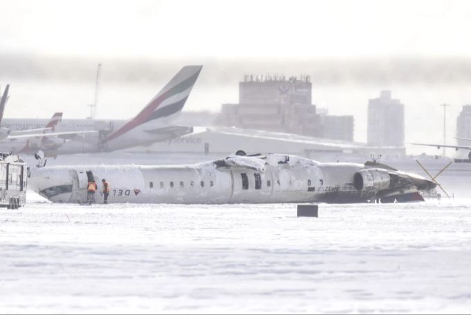 Toronto Flugzeugabsturz: Der Tower warnte das Flugzeug vor dem Absturz. toronto flugzeug