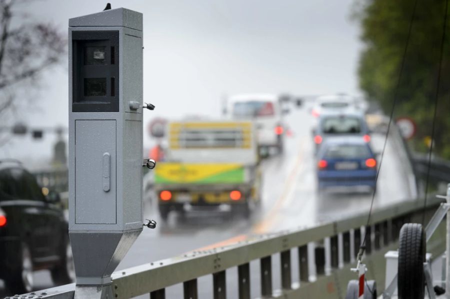 Der Mann wird geblitzt – und muss nun 54'000 Franken Busse zahlen.