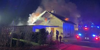 Kerzen schuld? - Brand einer Villa in Courtaman FR