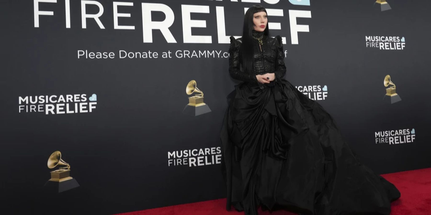 Grammys 2025 Lady Gaga Berrascht Mit Neuen Look Nau Ch Grammys 2025 Lady Gaga