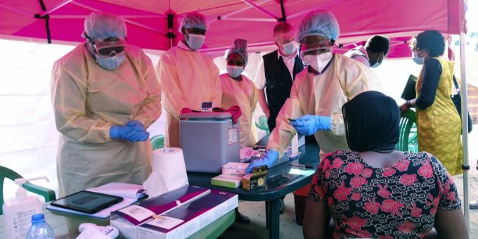 In Uganda startet eine Impfstart gegen die Sudan-Variante des Ebola Virus. Impfkampagne Ebola Uganda