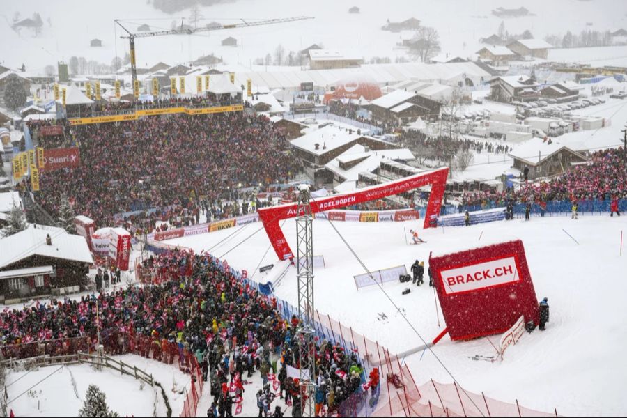 Nach dem Slalom-Rennen der Männer in Adelboden gönnt sich ein Nau.ch-Leser ein paar Biere im Après-Ski.