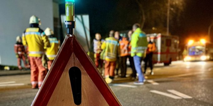 Oberglatt ZH - Zwei Personen bei Brand in Mehrfamilienhaus verletzt