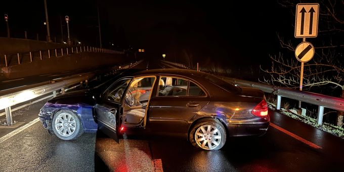 Ein Lernfahrer verunfallte auf einer Strolchenfahrt in Biberbrugg SZ. Selbstunfall in Biberbrugg