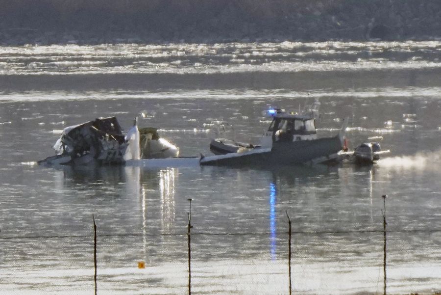 Der Flieger stürzte in den Fluss, 67 Menschen starben.