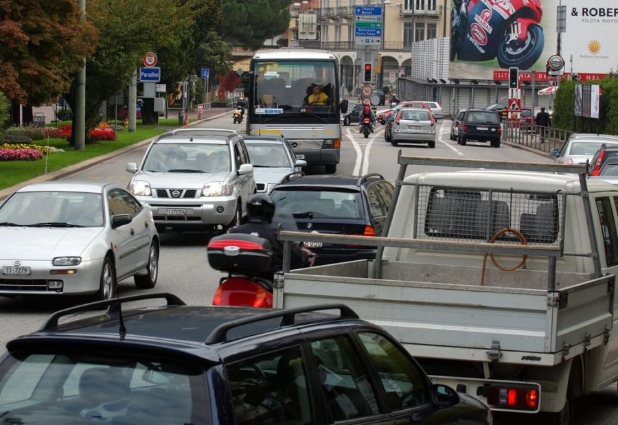 Strassenverkehr in Lugano