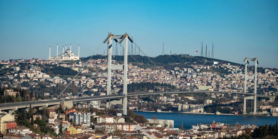 Schätzungsweise 5.000 Kliniken für Haartransplantationen gibt es in Istanbul. (Archivbild)