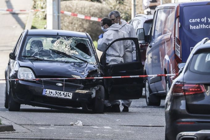 Die Polizei untersucht in Mannheim den Tatort. Sie geht von einem Einzeltäter aus. Mannheim Amokfahrt