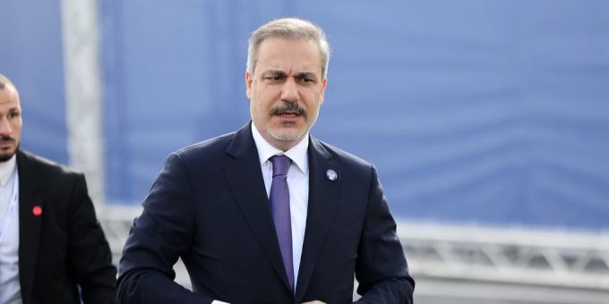 Aufruf des türkischen Aussenministers Hakan Fidan zur Unterstützung Syriens nach dem Ende des Assad-Regimes. Türkei