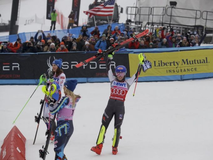 Lange ist es her: Am 25. November 2018 jubelt die 23-jährige Mikaela Shiffrin in Killington über ihren 45. Weltcup-Sieg. Bei dieser Marke steht Marco Odermatt heute mit 27 Jahren. mikaela shiffrin