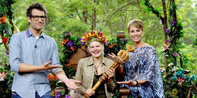 Auch in der 18. Staffel werden wieder Jan Köppen und Sonja Zietlow durch die Show führen. Dschungelcamp 2025