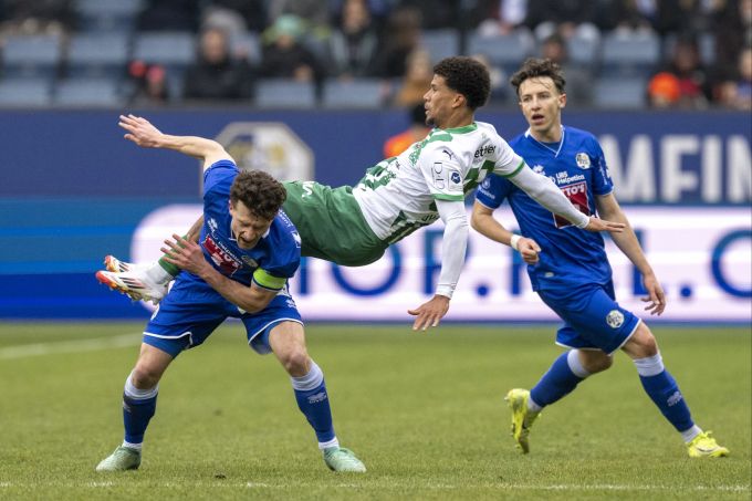 Pius Dorn (l.) von Luzern im Spiel gegen Chima Okoroji vom FC St.Gallen. FC St.Gallen