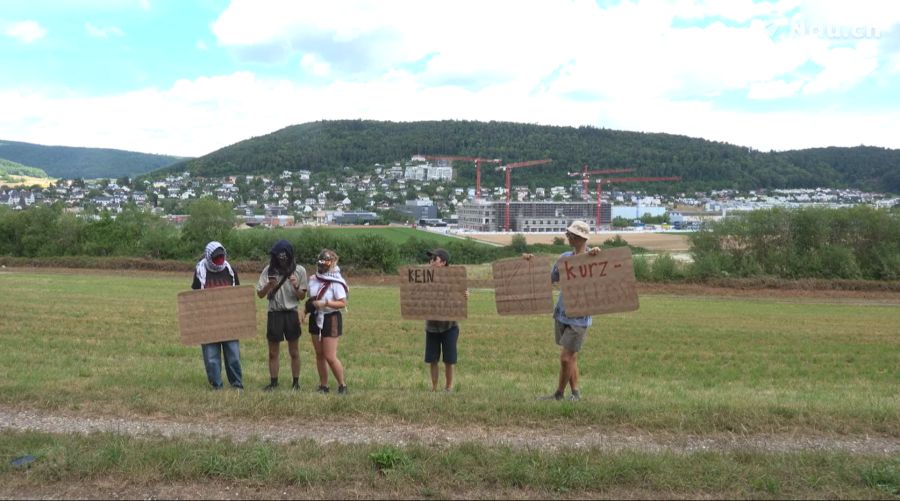 In Beringen SH wird gegen den Bau von Rechenzentren protestiert.