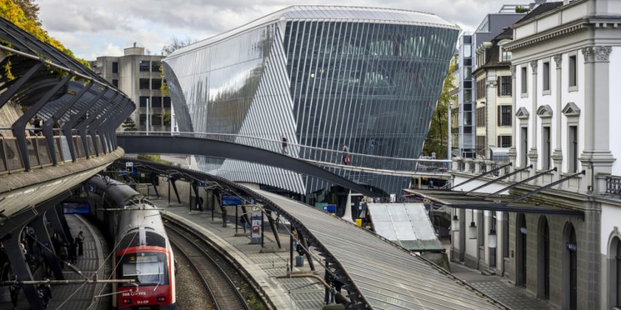 Die Zürcher Regierung kritisiert den Bundesrat. Der vom Bundesrat vorgeschlagene Bahnausbau führe laut dem Zürcher Regierungsrat unter anderem dazu, dass der Ausbau des Bahnhofs Stad...
