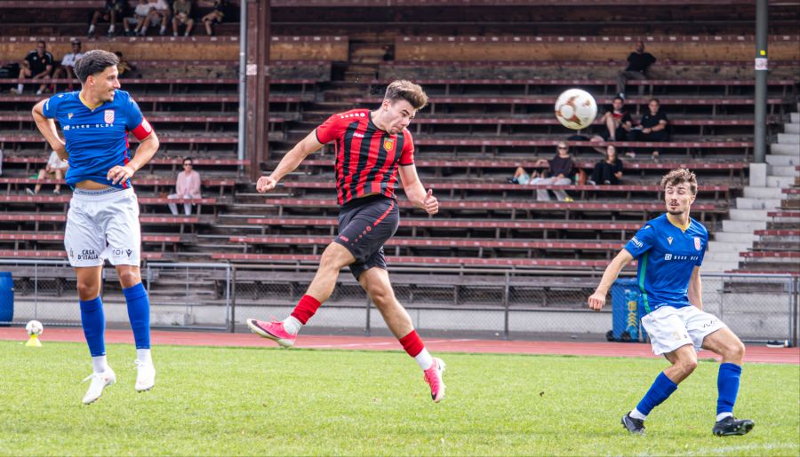 Diez (Bern) mit dem 1:0 per Kopf.