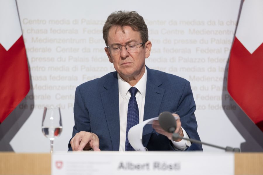 Laut Quellen aus der Bundesverwaltung sollen der Umweltminister Albert Rösti und sein Generalsekretär Yves Bichsel nach der Amtsübernahme eine eher klimaskeptische Agenda geführt haben.