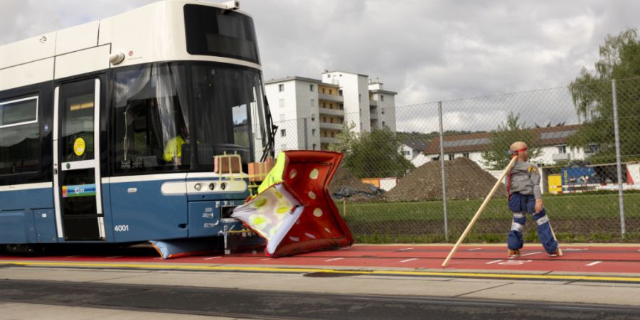 Alstom und die Verkehrsbetriebe Zürich wollen den Tram-Airbag gemeinsam weiterentwickeln.