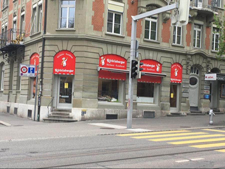 Kundinnen und Kunden dürfen das Gipfeli mitnehmen und später zahlen: Die Bäckerei hat es schon in der Vergangenheit bei Ausfällen des Kartengeräts so gehandhabt.