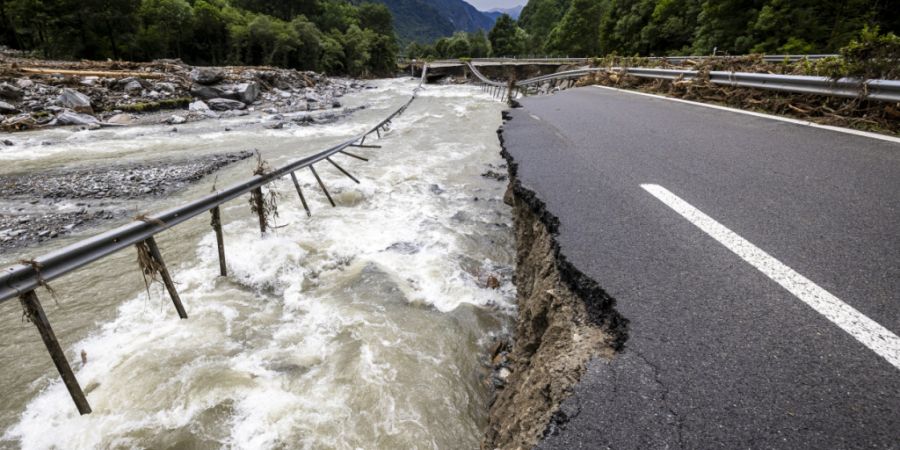Die A13 zwischen Lostallo und Soazza war aufgrund von schweren Unwettern im Juni 2024 während zwei Wochen nicht befahrbar.
