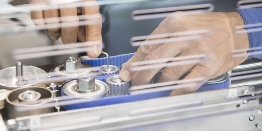 Obwohl sie einen Rückgang der Exporte verzeichnete, sorgt die Luzerner Maschinenindustrie für einen grossen Teil des Aussenhandels des Kantons. (Archivaufnahme der Firma Komax in Dier...