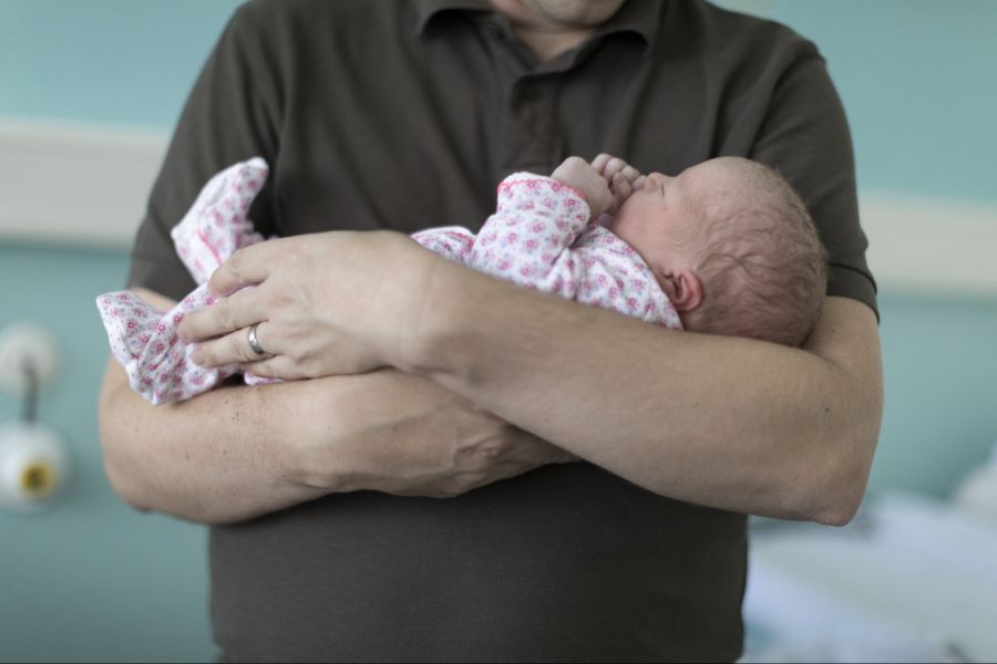 Das Neugeborene aus einem Spital entführt werden passiert selten. Aber es kommt vor.