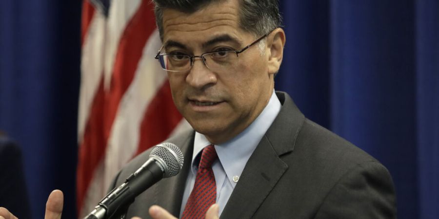 ARCHIV - Xavier Becerra, damals Generalstaatsanwalt und Justizminister von Kalifornien, spricht auf einer Pressekonferenz. Foto: Ben Margot/AP/dpa