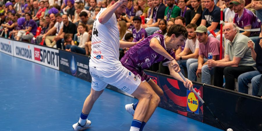 Verteidiger Mika Hänni, Jahrgang 2007, im Playoff-Halbfinal vom 6. April 2026 – der Klub setzt seit Jahren auf den eigenen Nachwuchs.