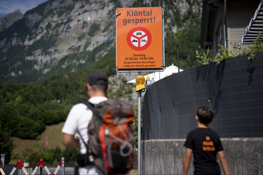 Wanderer dürfen natürlich passieren.