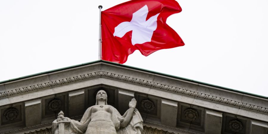 Die UBS legt ein umfassendes Reformkonzept für das Schweizer Rentensystem vor. In einem Diskussionspapier skizziert die Grossbank einen Übergang zu einem deutlich stärker kapitalgede...