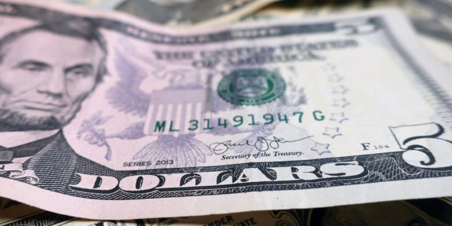 Am Devisenmarkt spielt derzeit die Musik eindeutig beim Dollar. Gründe für den Höhenflug sind die Äusserungen des neuen Chefs der US-Notenbank von letzter Woche. Ausserdem führen A...