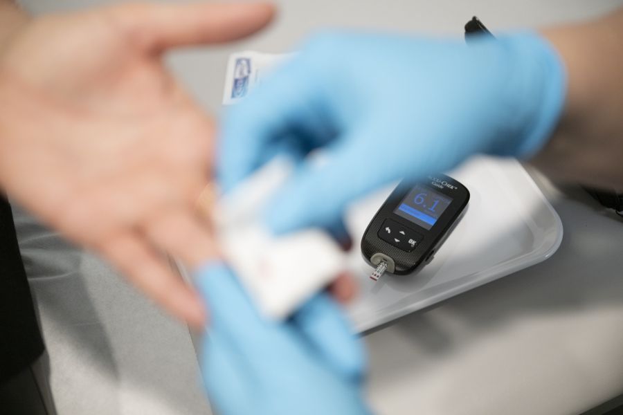 Etwa Diabetiker können durch angepasste Mahlzeiten ihren Blutzucker und Herzwerte stabilisieren.
