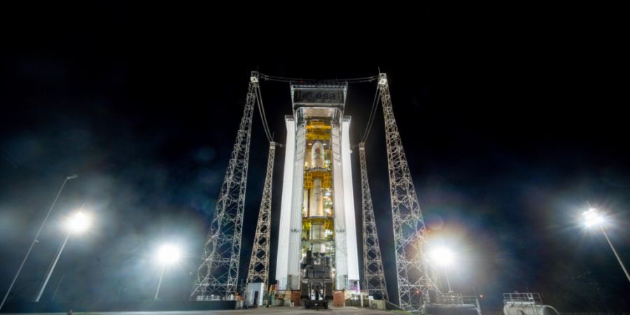 Der Satellit befindet sich in der Spitze der Vega-C-Rakete.