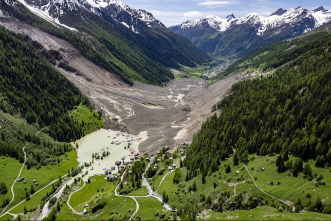 In Blatten VS bildet sich nach dem Bergsturz ein See. Blatten