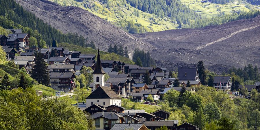 Bergstürze - wie jetzt in der Schweiz - aber auch Felsstürze und Steinschlag nehmen durch den Klimawandel zu.