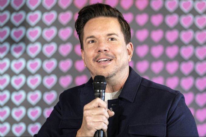 Sven Epiney kommentierte den Eurovision Song Contest in Basel – mit einer bislang unerklärten Pause. Eurovision Song Contest