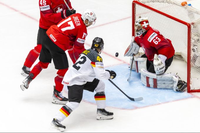 Leonardo Genoni lässt die Deutschen gestern beim 5:1-Sieg der Hockey-Nati verzweifeln. Leonardo genoni